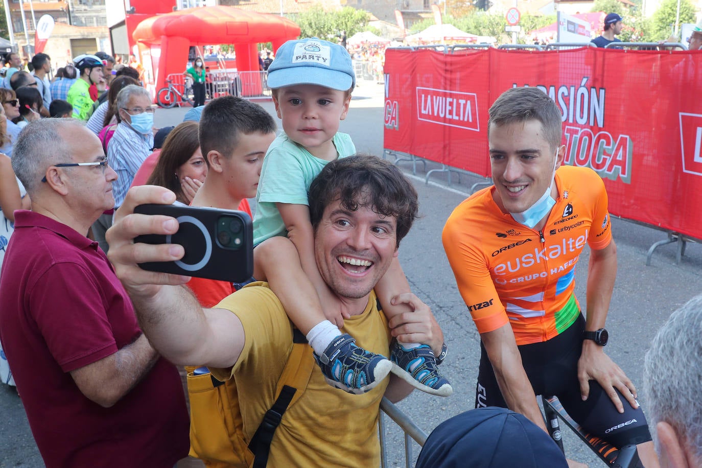 Fotos: Gran expectación en la última etapa asturiana de La Vuelta a España