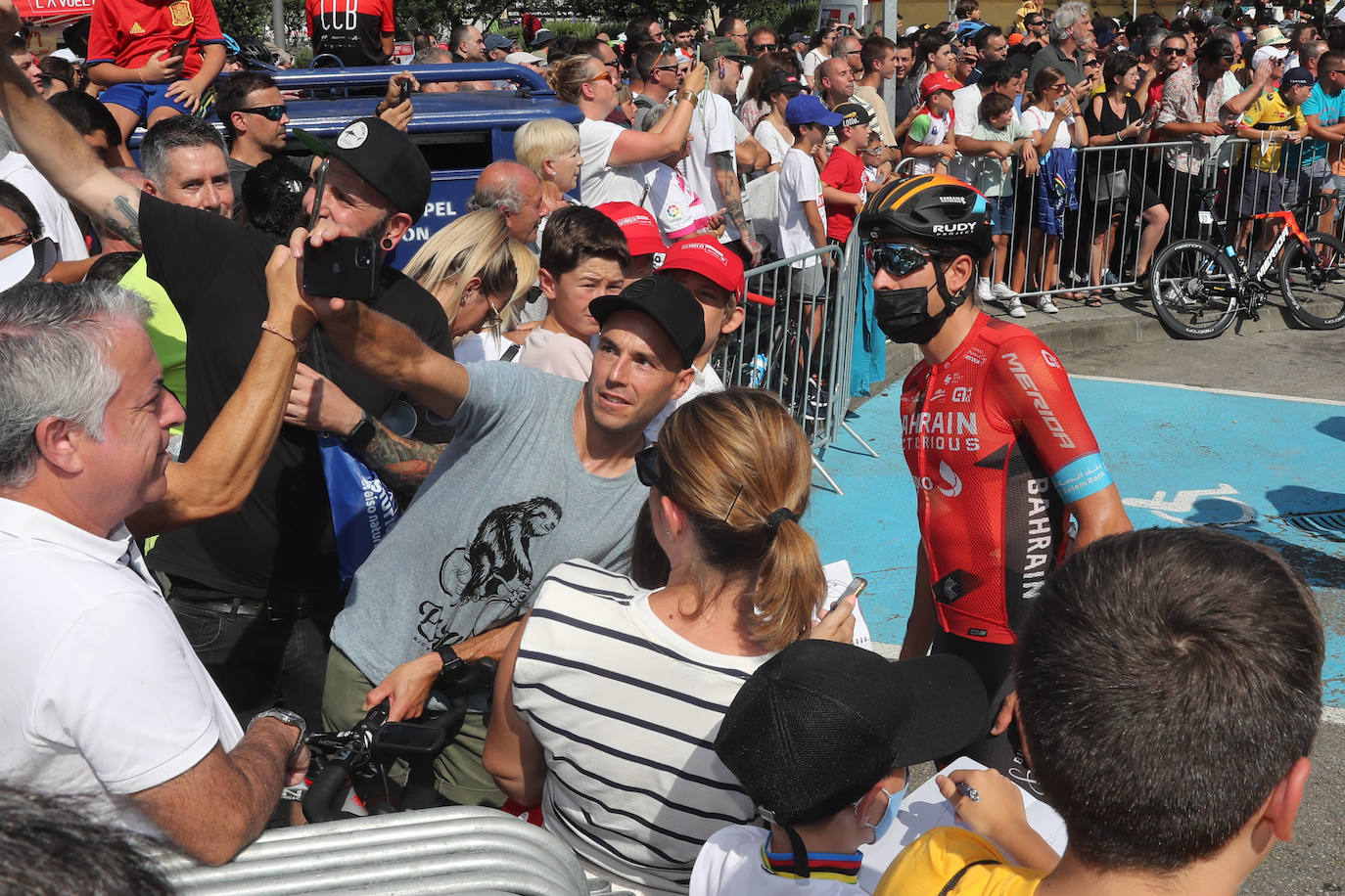 Fotos: Gran expectación en la última etapa asturiana de La Vuelta a España