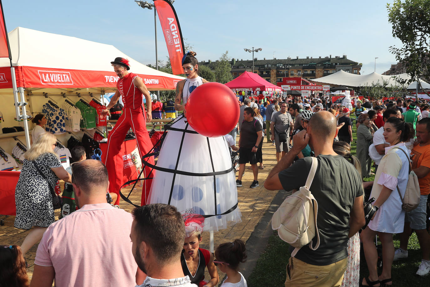 Fotos: Gran expectación en la última etapa asturiana de La Vuelta a España