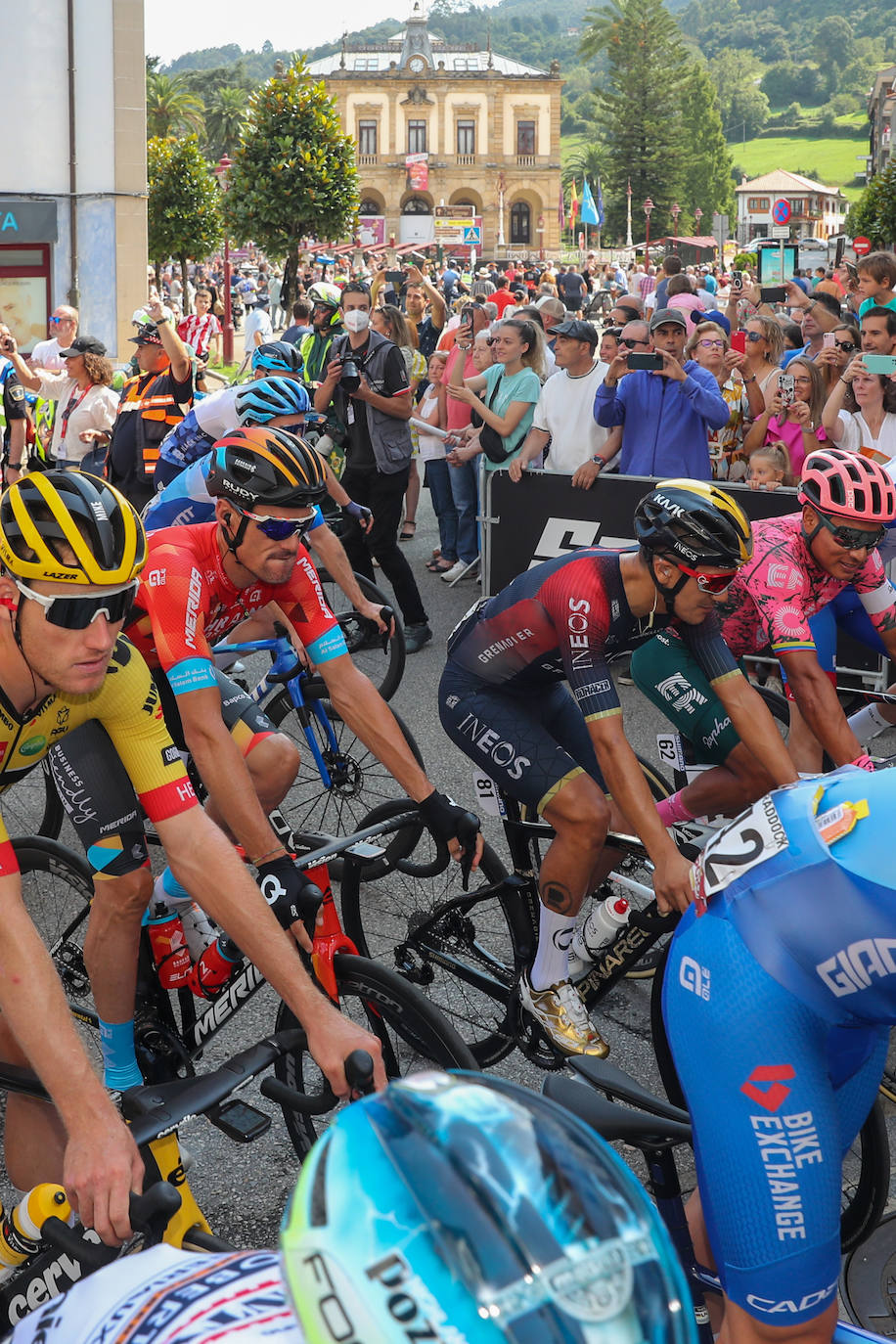 Fotos: Gran expectación en la última etapa asturiana de La Vuelta a España