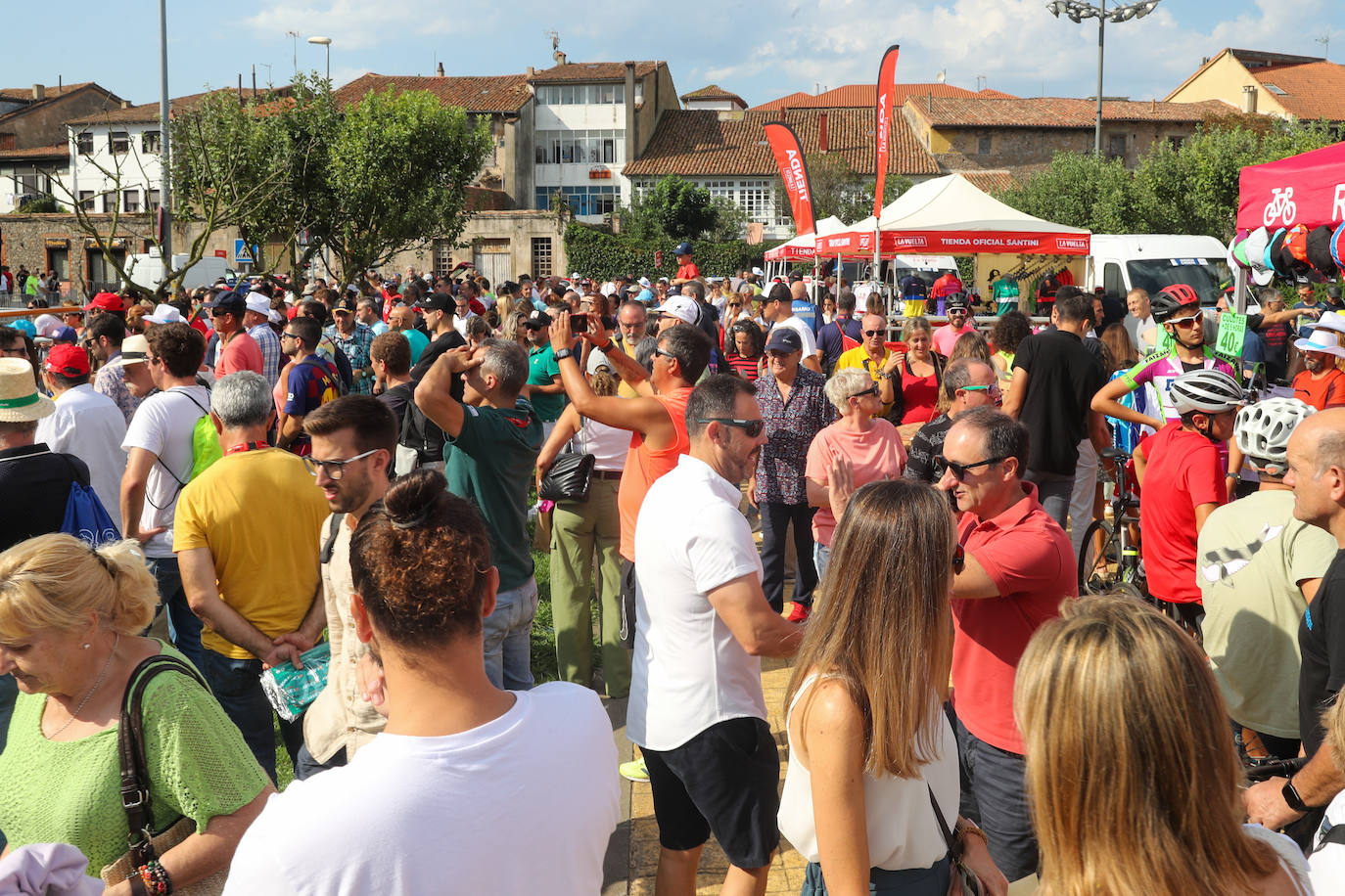 Fotos: Gran expectación en la última etapa asturiana de La Vuelta a España
