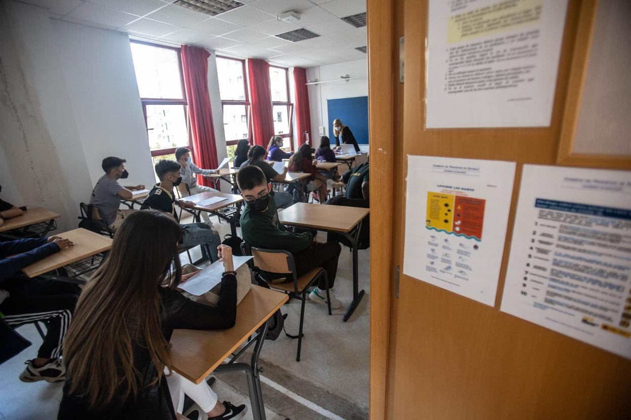 Estudiantes del IES La Ería de Oviedo, en clase, en el inicio de curso de 2021-2022. 