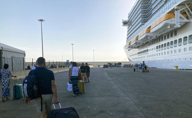 Dejamos el barco, como almas en pena; esto se acabo, vuelve la rutina, nada de raciones diarias de frutas con cositas.