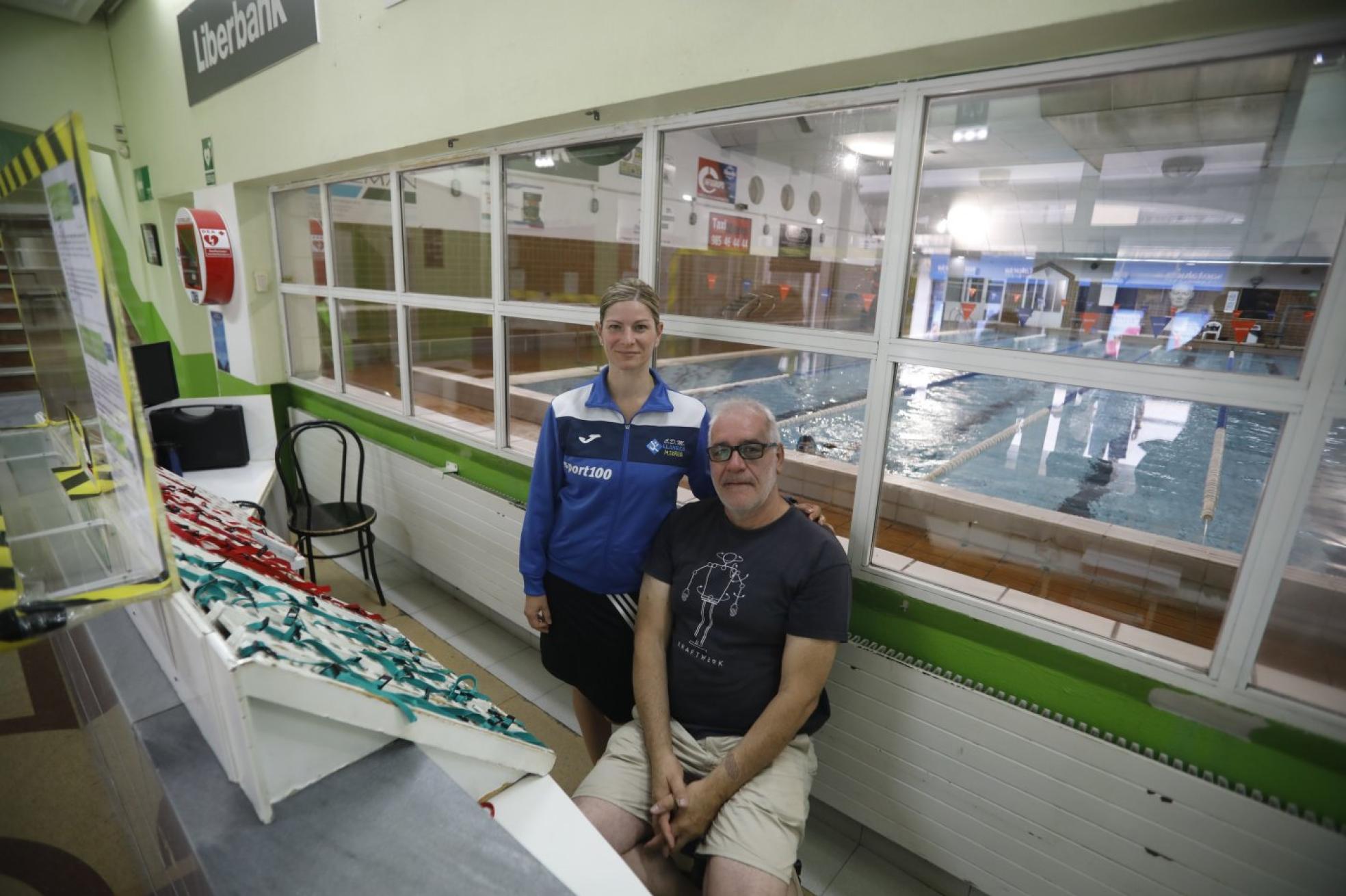 Ayehsa Matilla y José Luis Vitos, en el interior de la entidad. 
