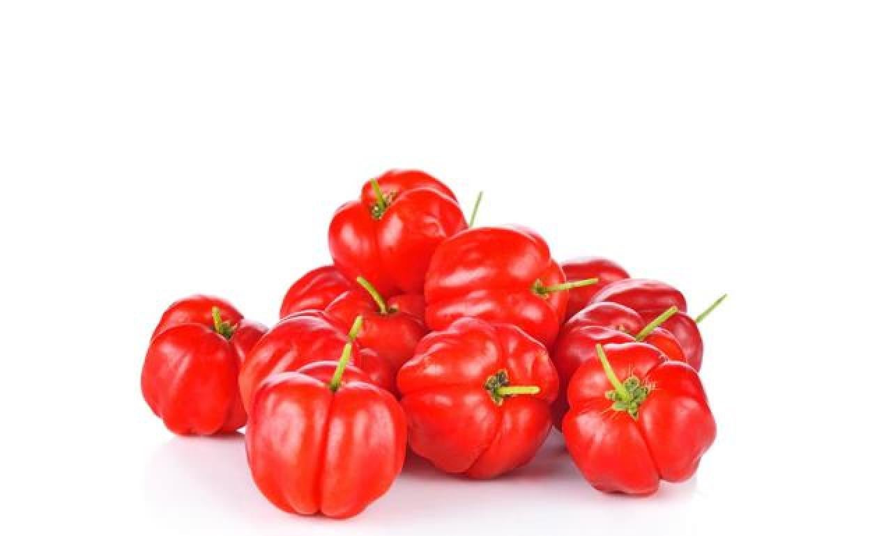 La acerola es una fruta muy rica en vitamina C y un potente antioxidante.