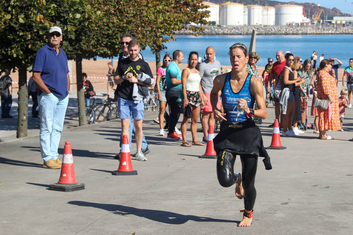 Fotos: Casi 150 deportistas compiten en el regreso del Triatlón del Santa Olaya