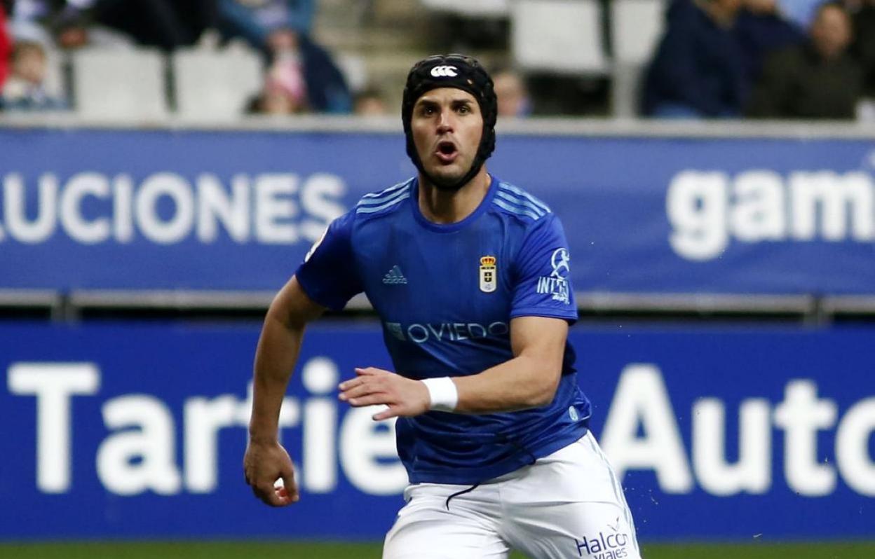 El futbolista Luismi, en un partido con el Oviedo. 