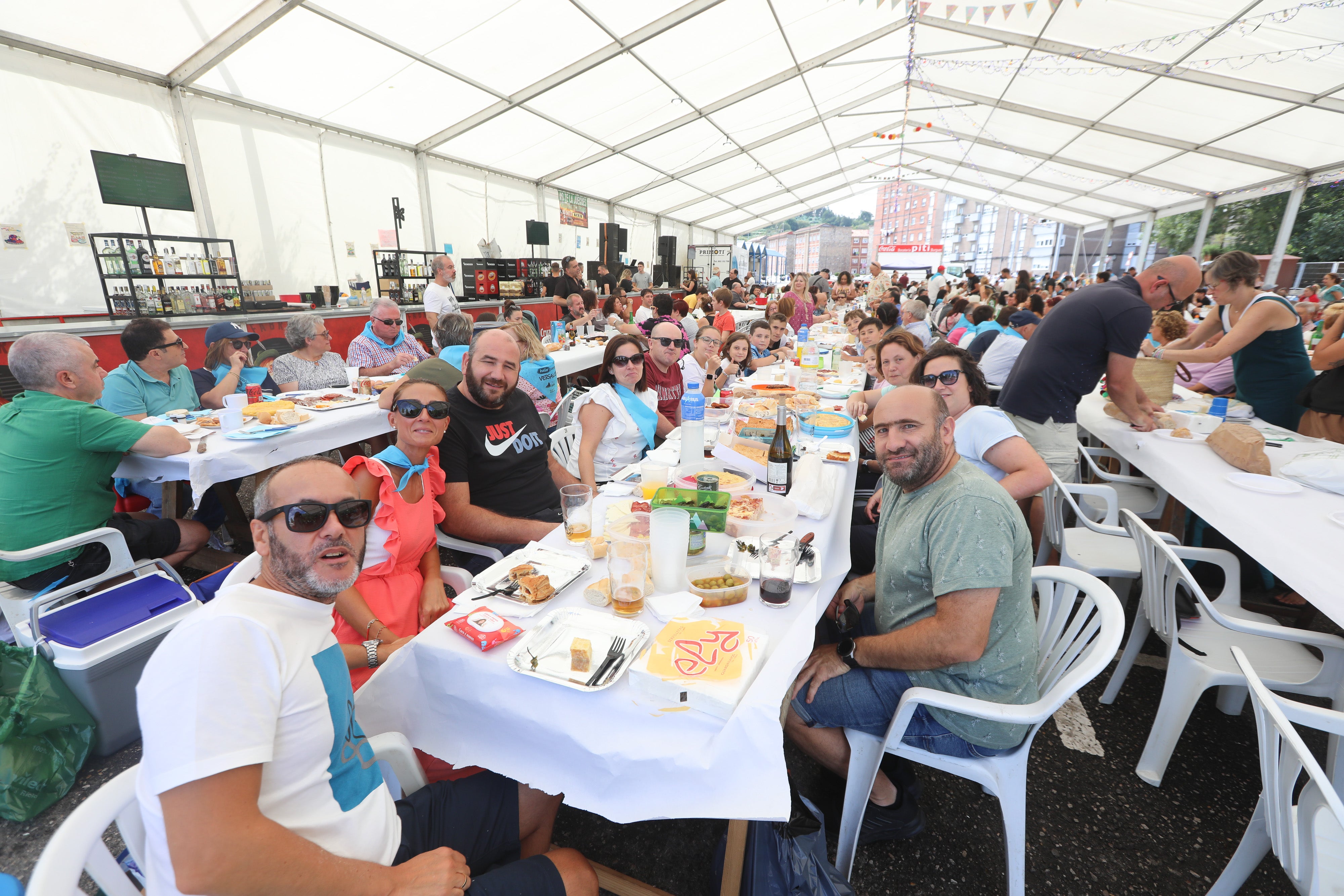 Fotos: Atracón festivo en las calles de Versalles