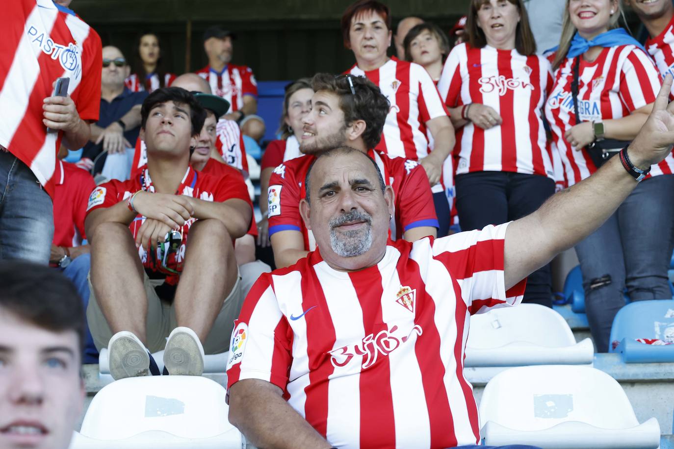 Fotos: ¿Estuviste en la Ponferradina - Sporting? ¡Búscate!