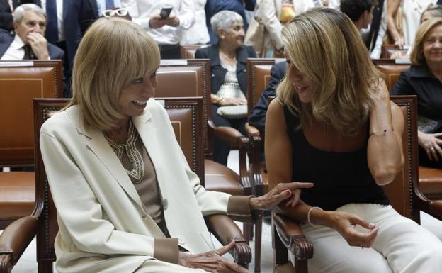 La vicepresidenta segunda del Gobierno, Yolanda Díaz (d). 