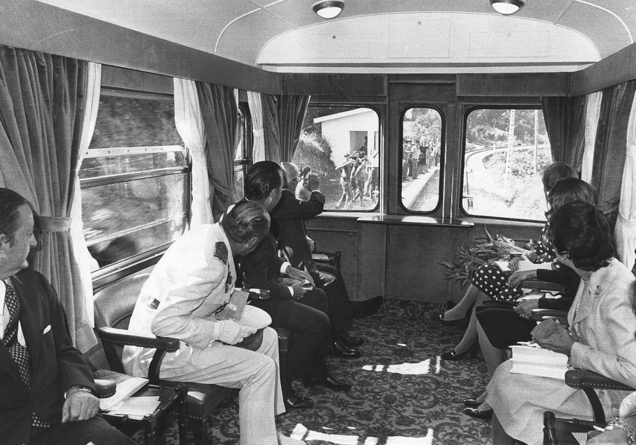 El coche salón en el que Franco hizo el viaje inaugural. 