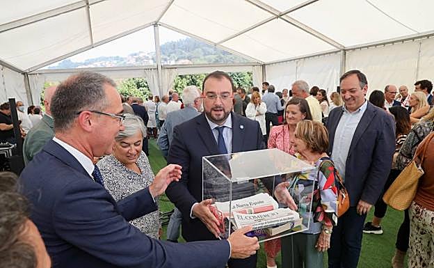 Imagen principal - «Comienza la construcción de otra etapa de la sanidad asturiana»