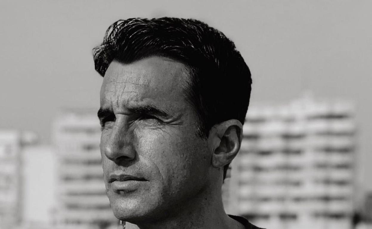 Hugo Sierra sufre un accidente. 