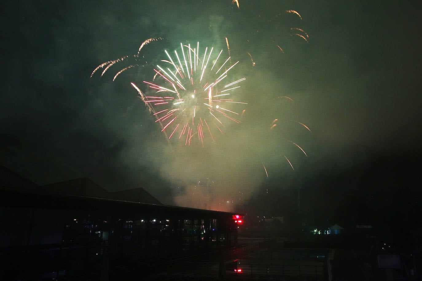 Fotos: El Grupo vibra con el ritmo de Marlon y unos espectaculares fuegos artificiales