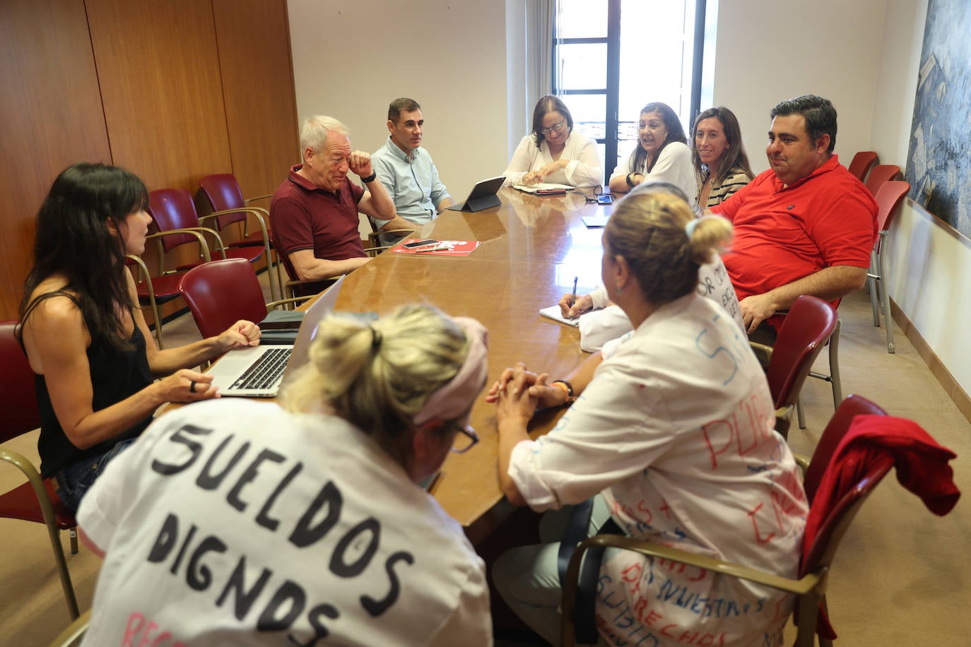 Fotos: Protestas de las trabajadoras de ayuda a domicilio en el Ayuntamiento de Gijón