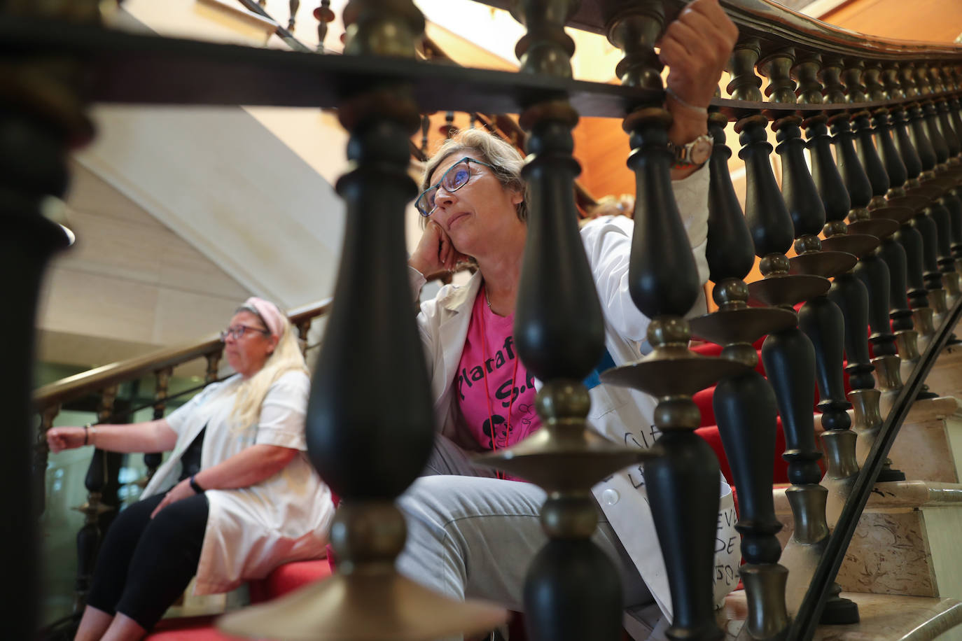 Fotos: Protestas de las trabajadoras de ayuda a domicilio en el Ayuntamiento de Gijón