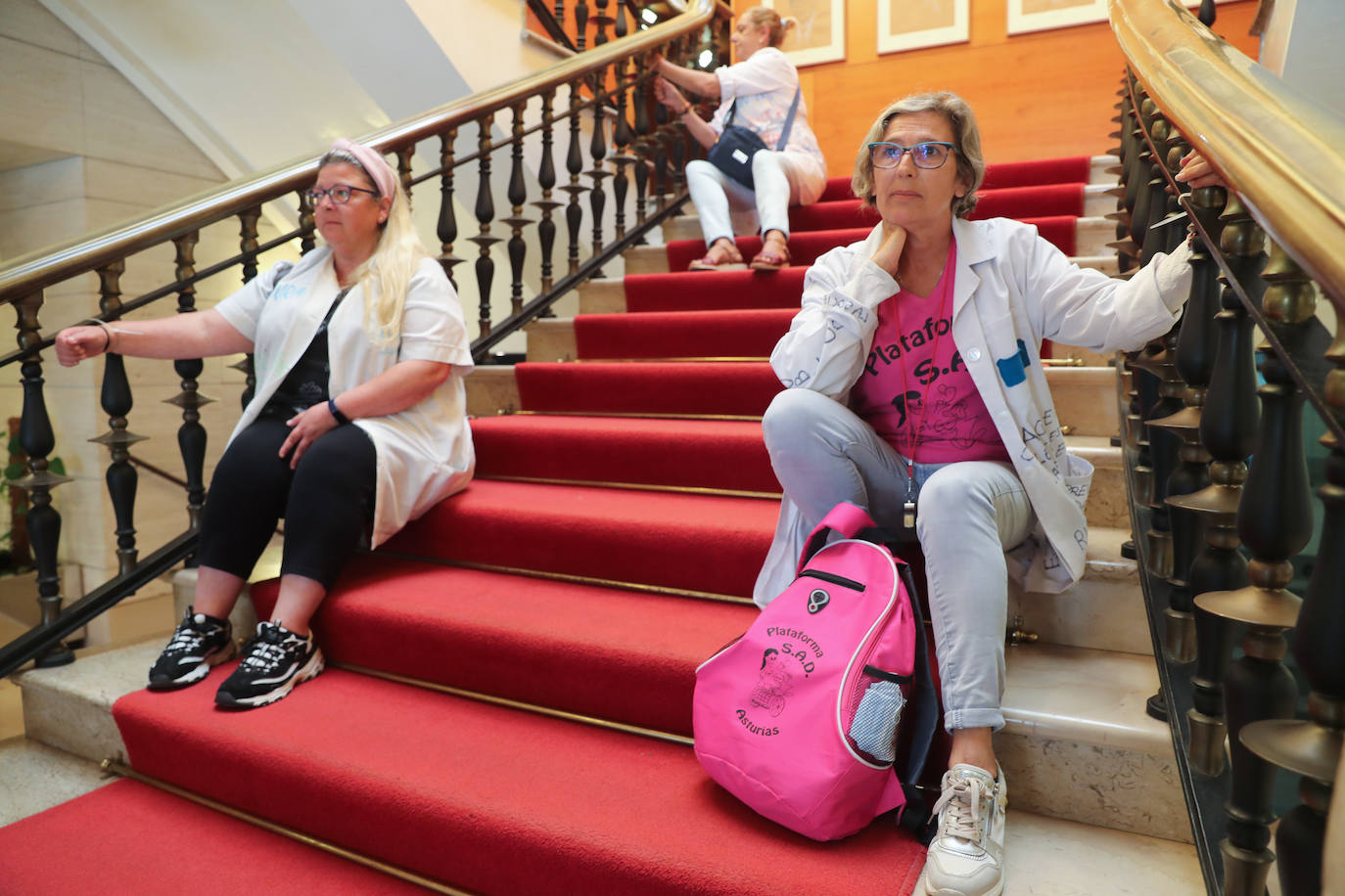 Fotos: Protestas de las trabajadoras de ayuda a domicilio en el Ayuntamiento de Gijón