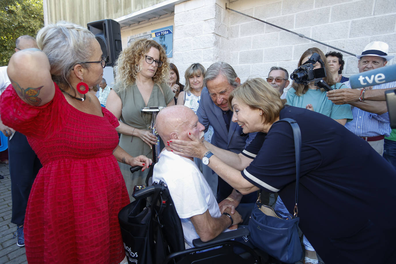 Fotos: Avilés salda su deuda con Dacal, «gran leyenda del deporte»