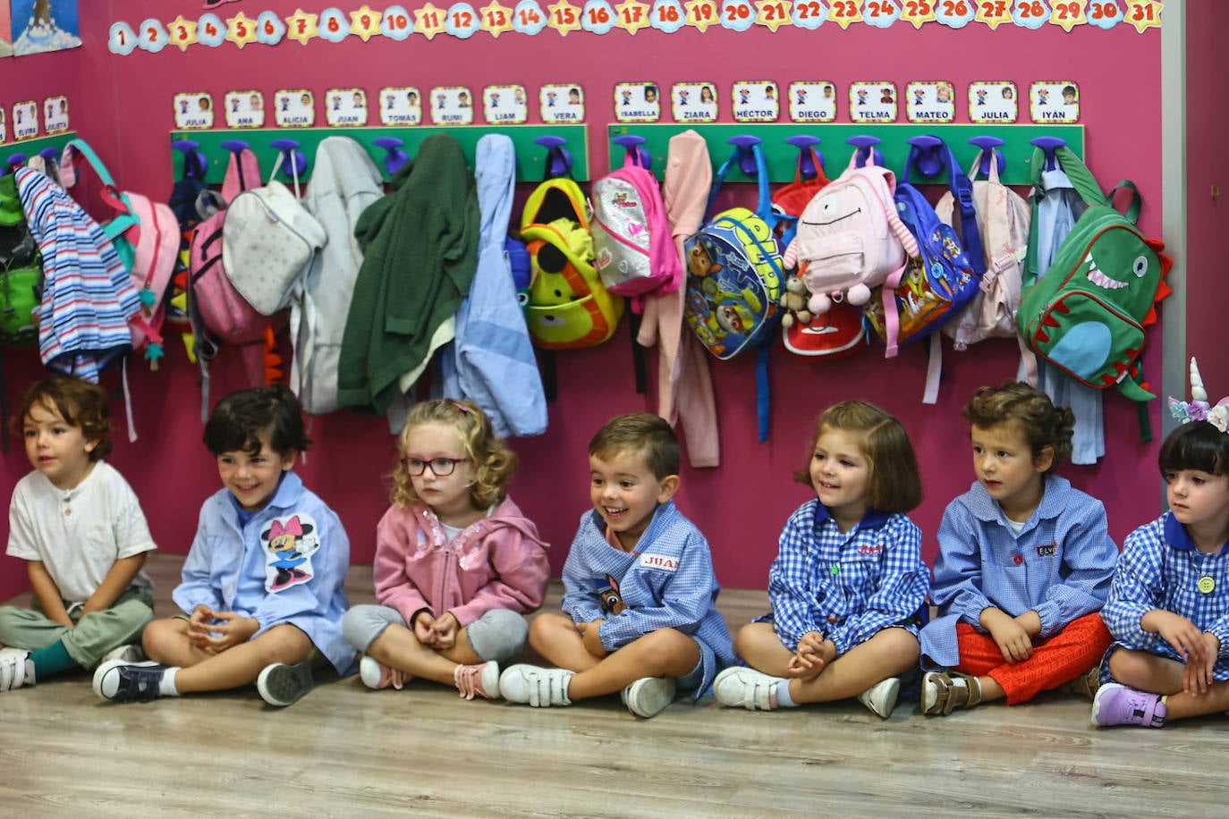 Fotos: Emoción y reencuentros en un curso escolar cambiado