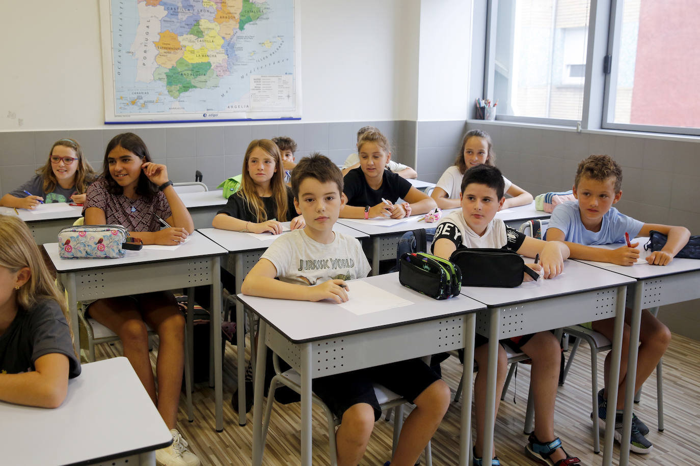 Fotos: Emoción y reencuentros en un curso escolar cambiado