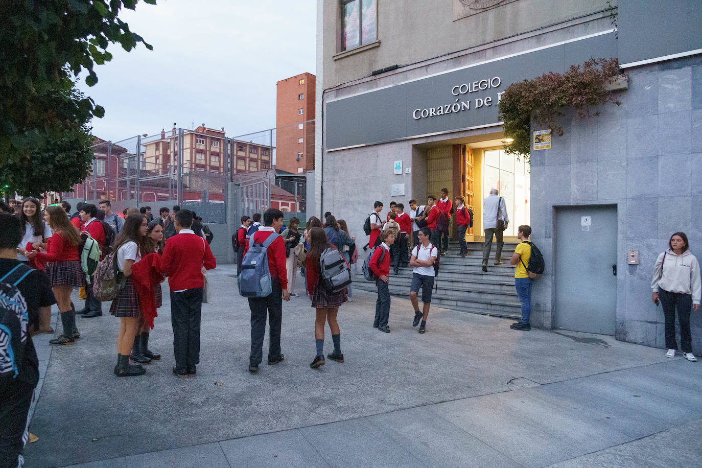 Fotos: Emoción y reencuentros en un curso escolar cambiado