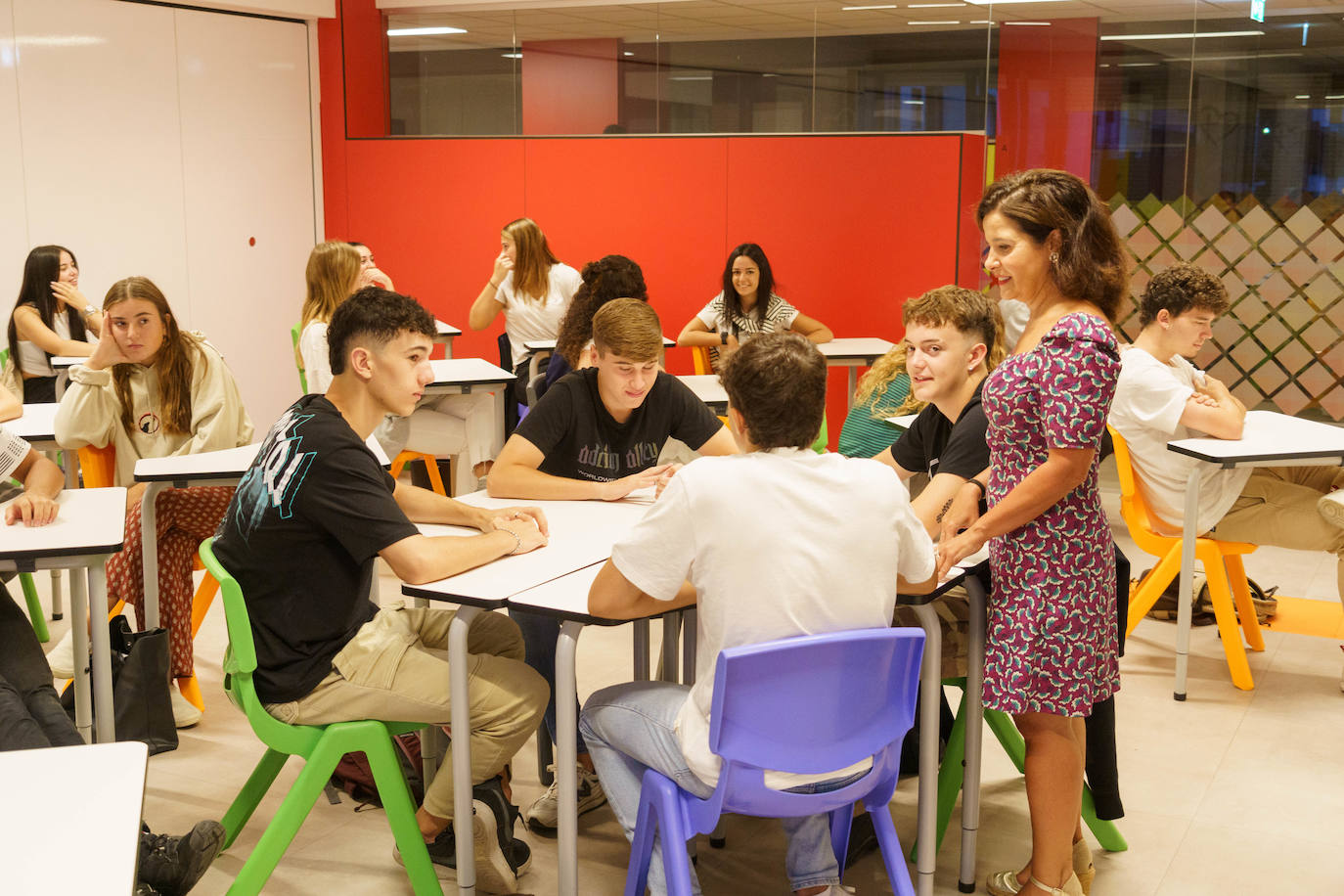 Fotos: Emoción y reencuentros en un curso escolar cambiado