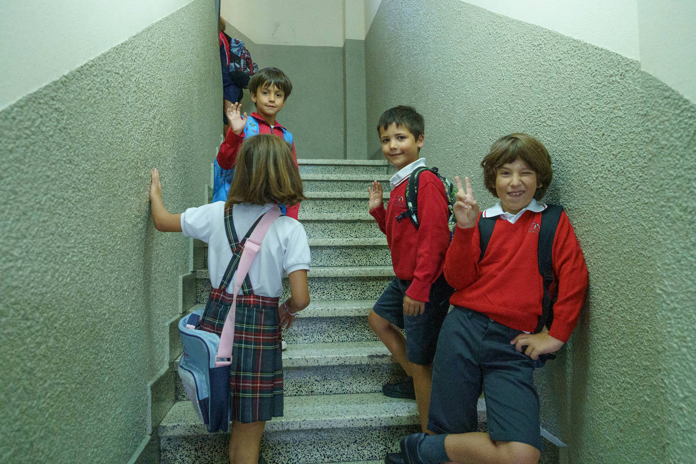 Fotos: Emoción y reencuentros en un curso escolar cambiado