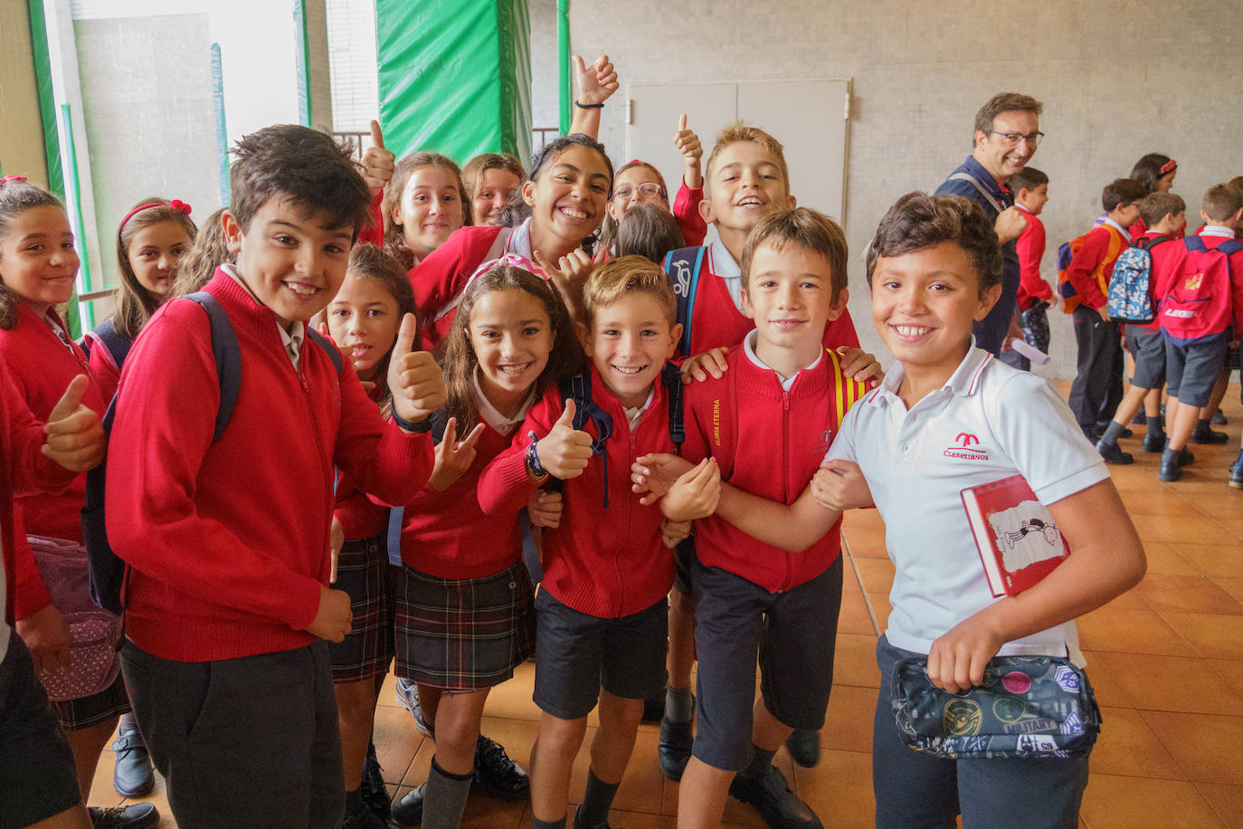 Fotos: Emoción y reencuentros en un curso escolar cambiado