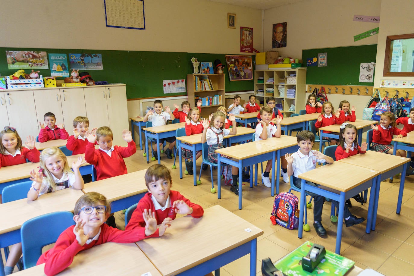 Fotos: Emoción y reencuentros en un curso escolar cambiado