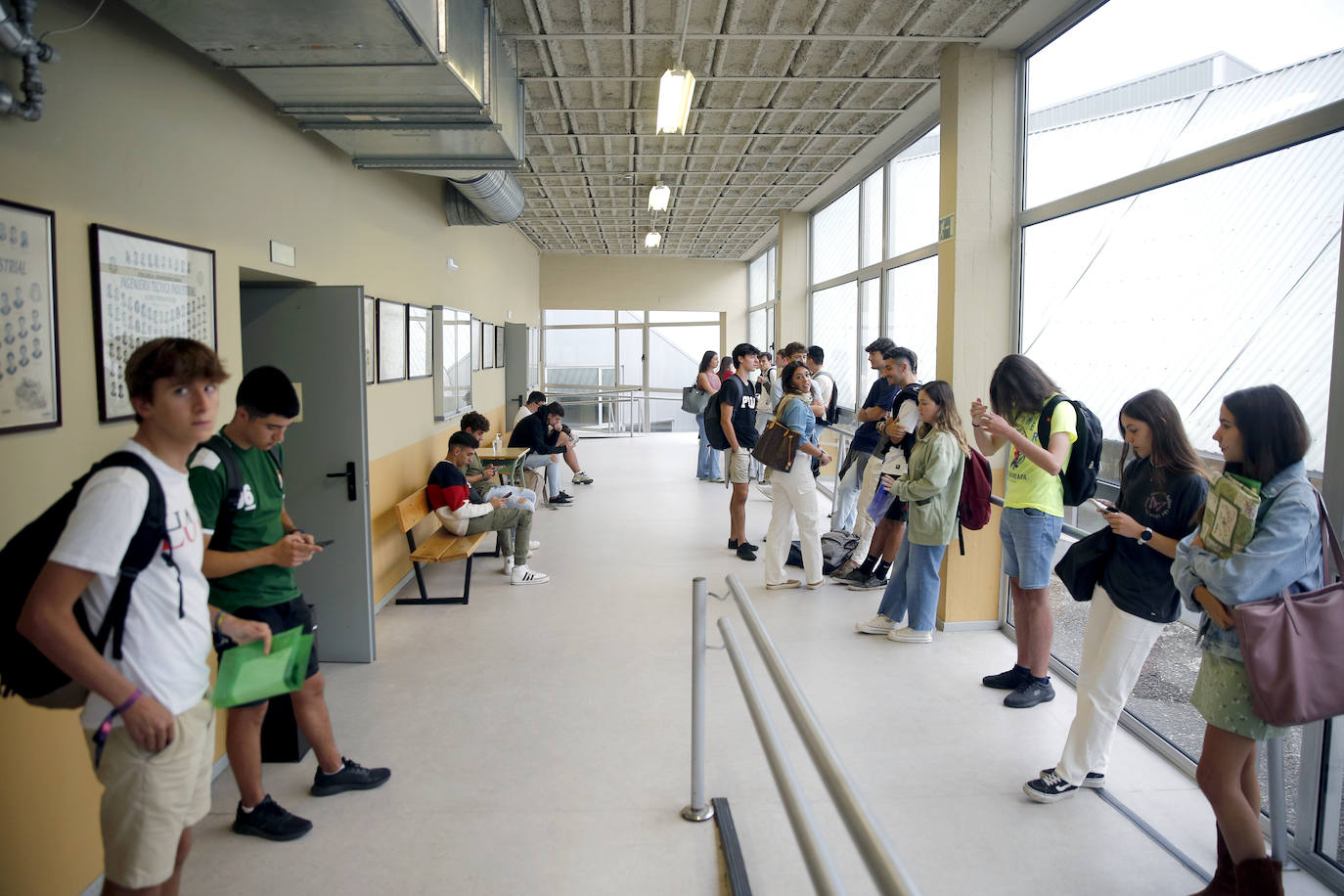 Fotos: Emoción y reencuentros en un curso escolar cambiado