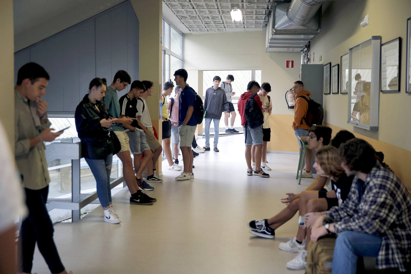 Fotos: Emoción y reencuentros en un curso escolar cambiado