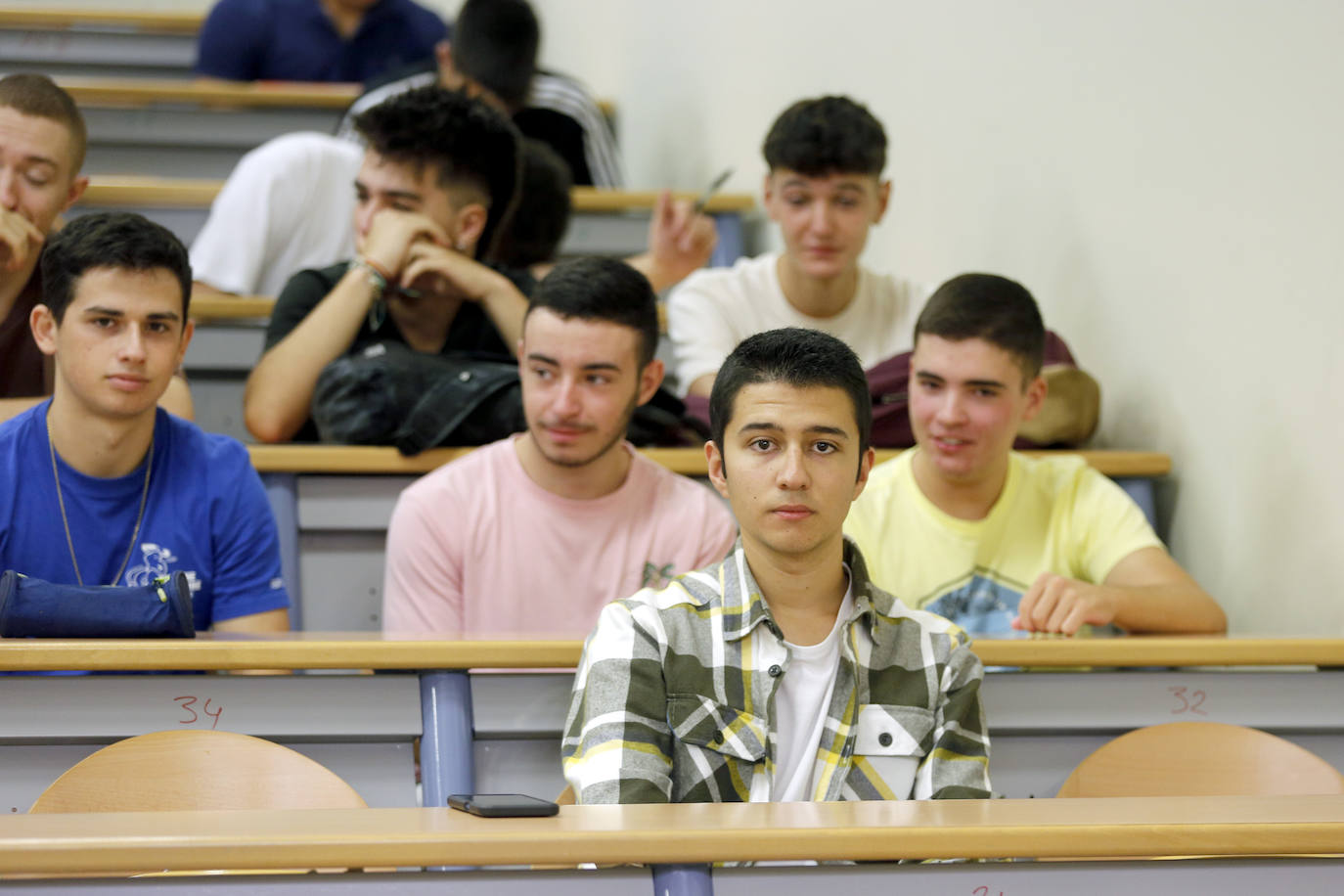 Fotos: Emoción y reencuentros en un curso escolar cambiado