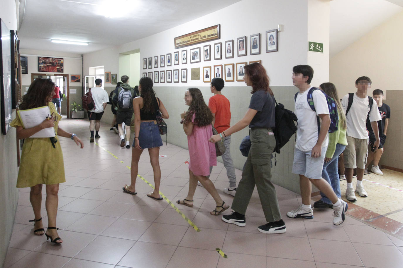 Fotos: Emoción y reencuentros en un curso escolar cambiado