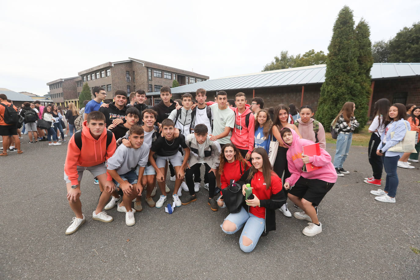 Fotos: Emoción y reencuentros en un curso escolar cambiado