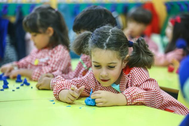 Fotos: Emoción y reencuentros en un curso escolar cambiado