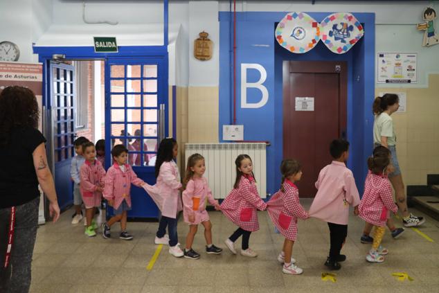 Fotos: Emoción y reencuentros en un curso escolar cambiado