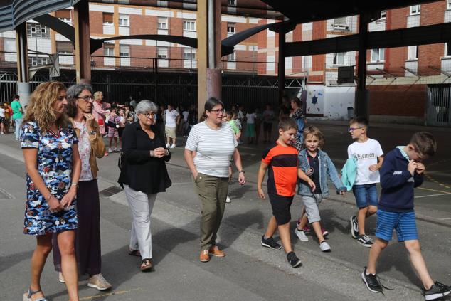 Fotos: Emoción y reencuentros en un curso escolar cambiado