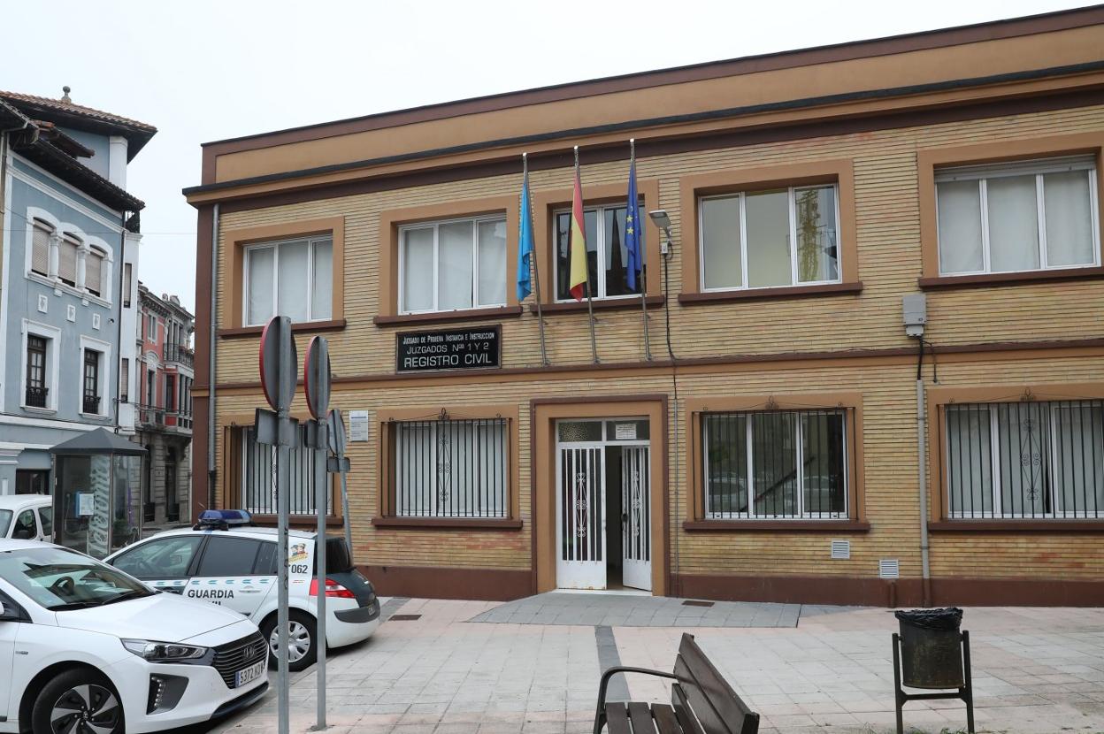 La actual sede judicial de Grado, en la plaza Longoria. 