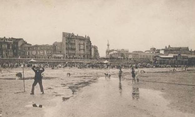 La playa de San Lorenzo, a mediados de los años 40.