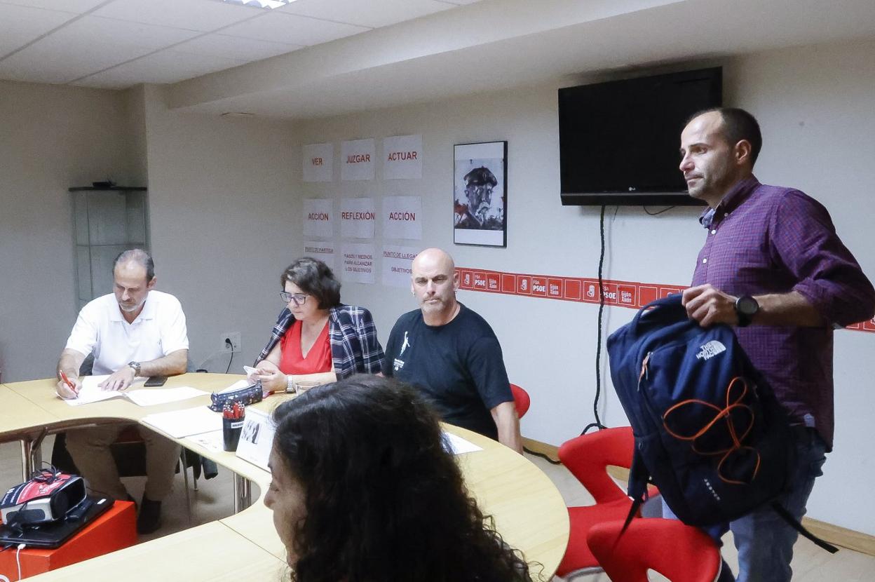 Inicio de la reunión de la Ejecutiva local del jueves tras conocerse la convocatoria de primarias. 