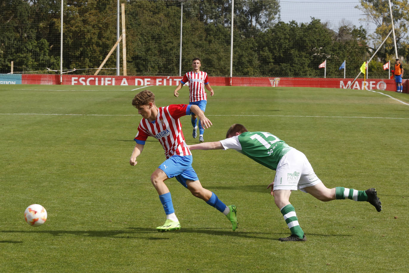 Fotos: Las mejores jugadas del Sporting B - Valdesoto (1-0)