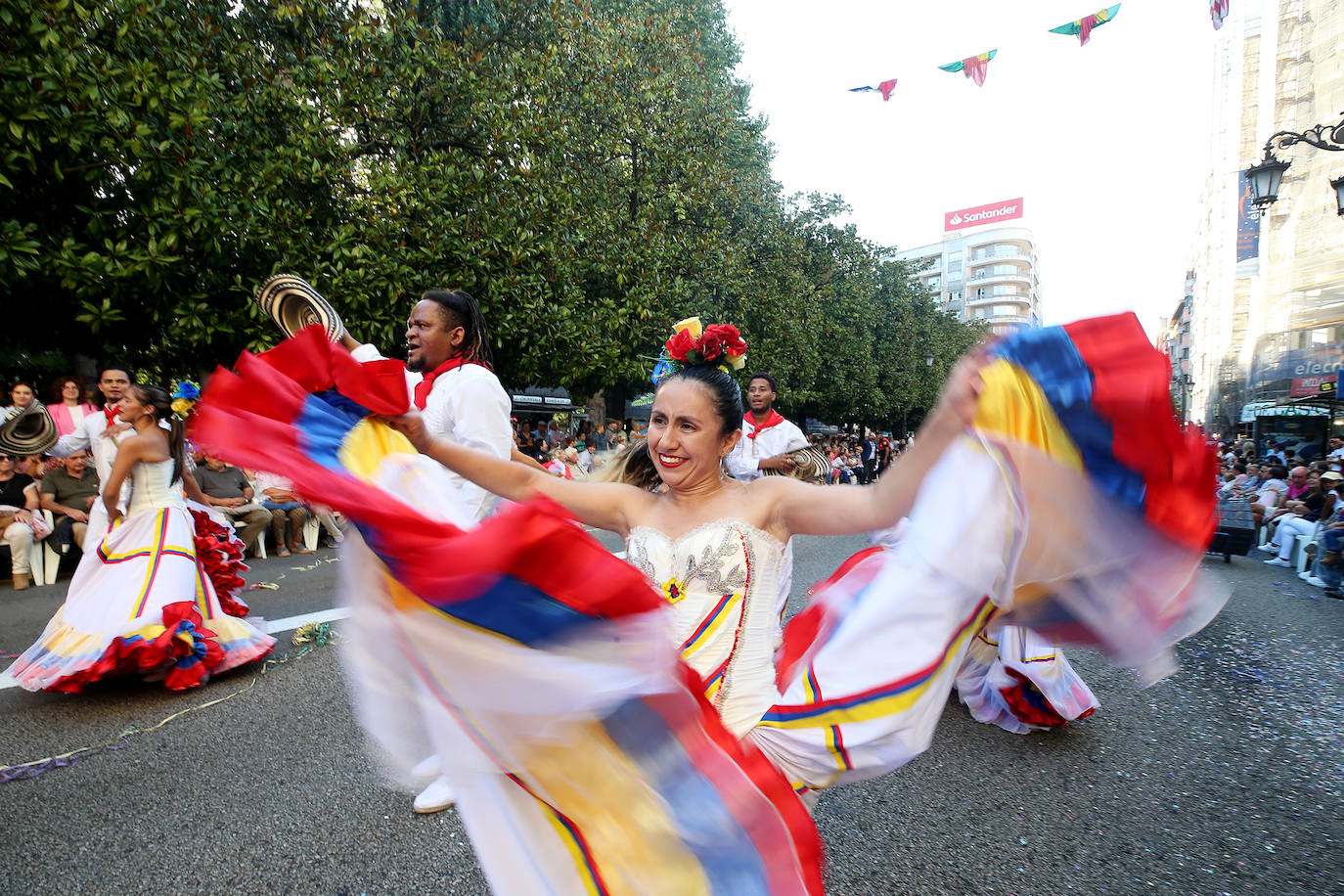 Fotos: Todas las imágenes del desfile del Día de América en Oviedo