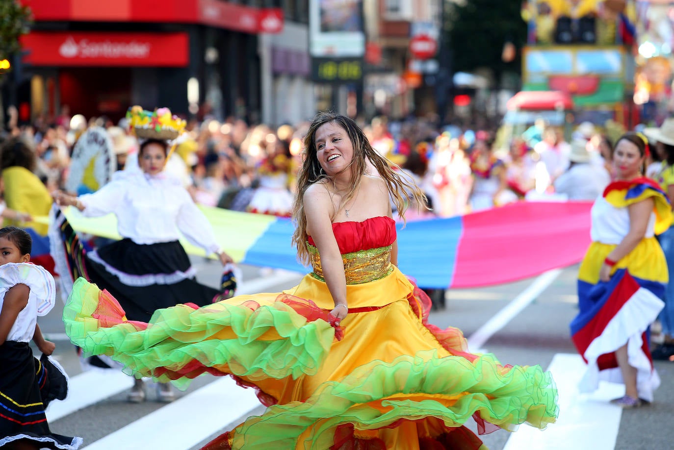 Fotos: Todas las imágenes del desfile del Día de América en Oviedo