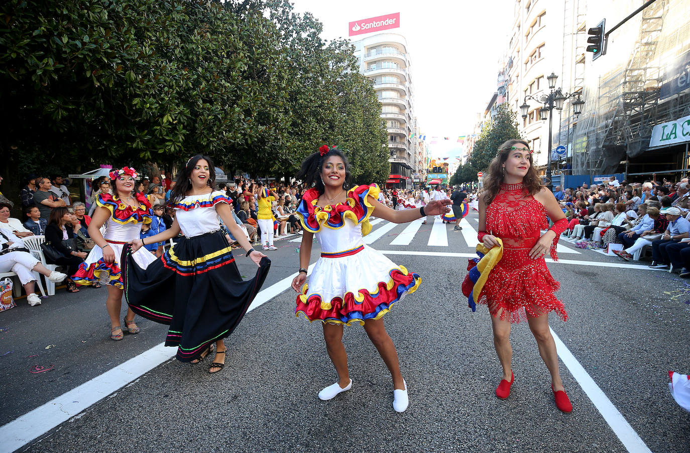 Fotos: Todas las imágenes del desfile del Día de América en Oviedo