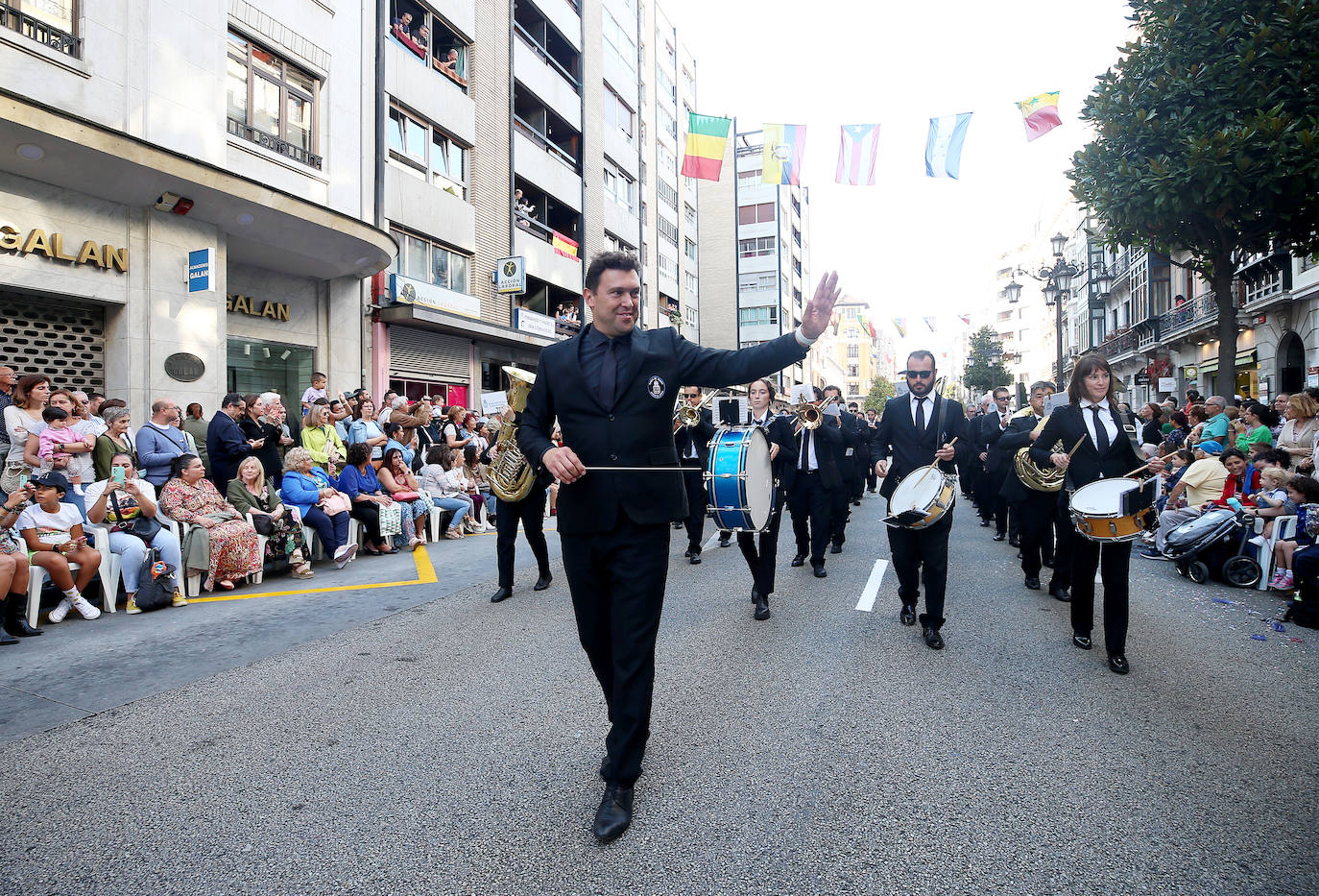 Fotos: Todas las imágenes del desfile del Día de América en Oviedo