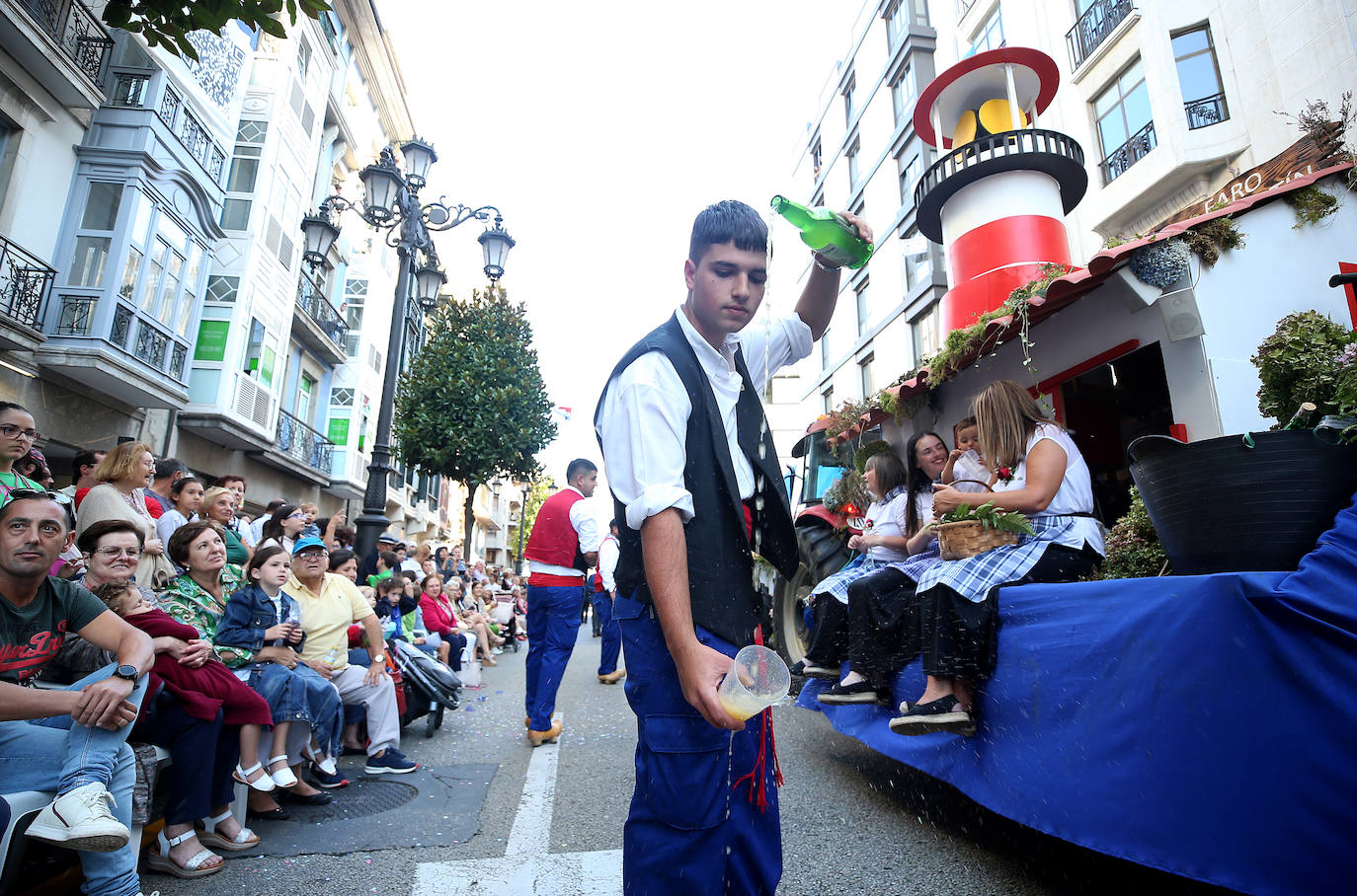 Fotos: Todas las imágenes del desfile del Día de América en Oviedo