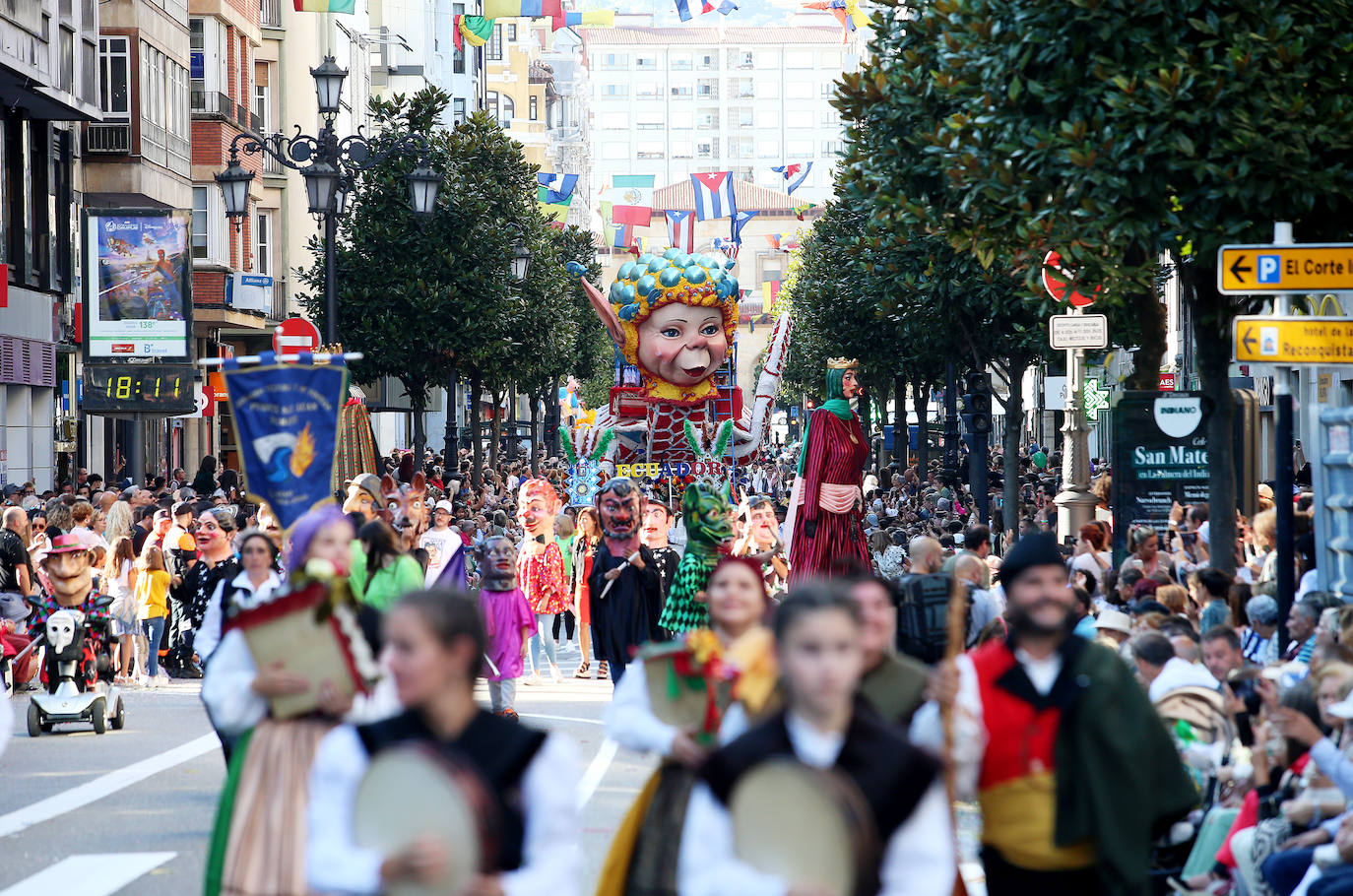 Fotos: Todas las imágenes del desfile del Día de América en Oviedo