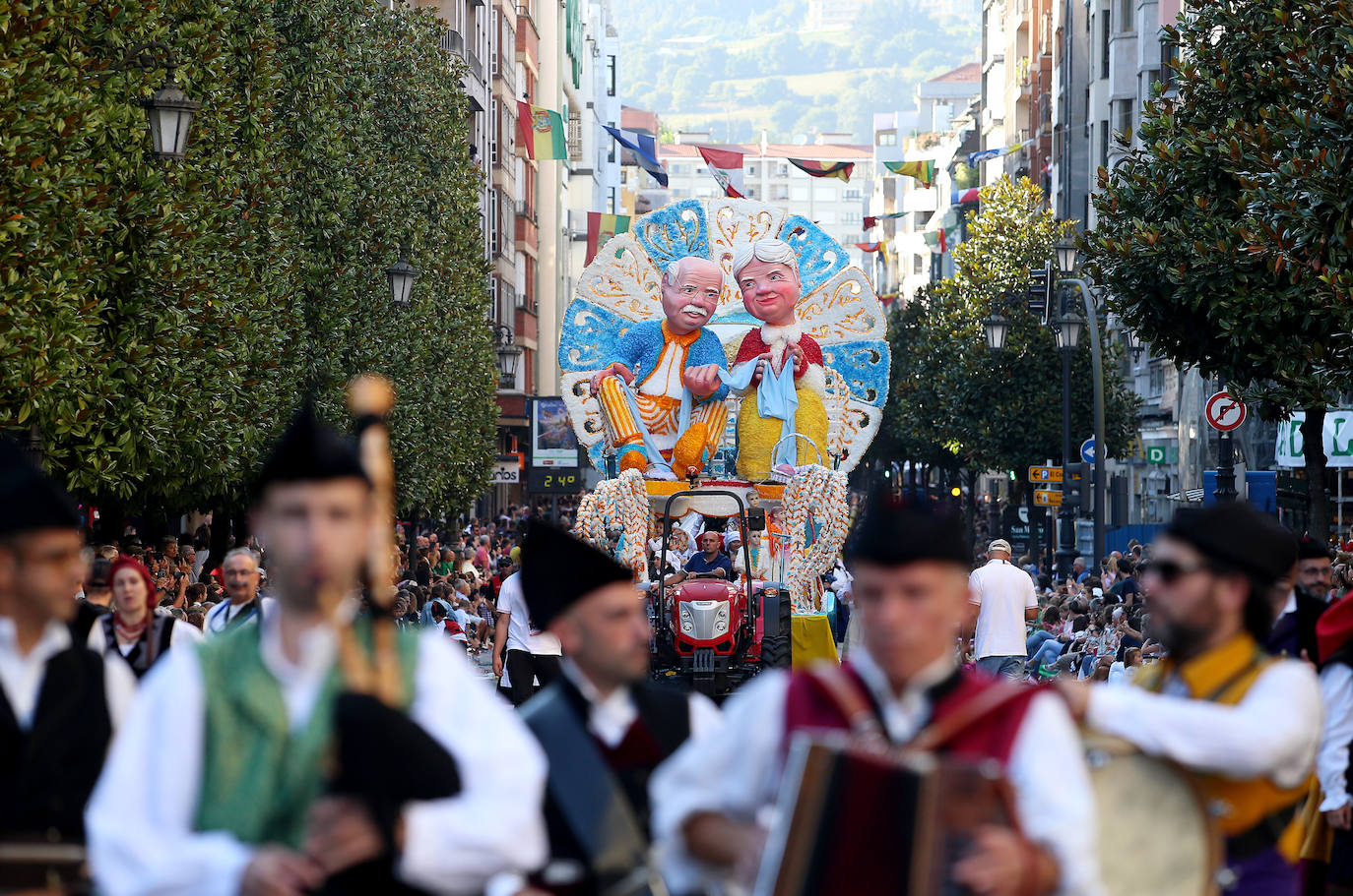 Fotos: Todas las imágenes del desfile del Día de América en Oviedo