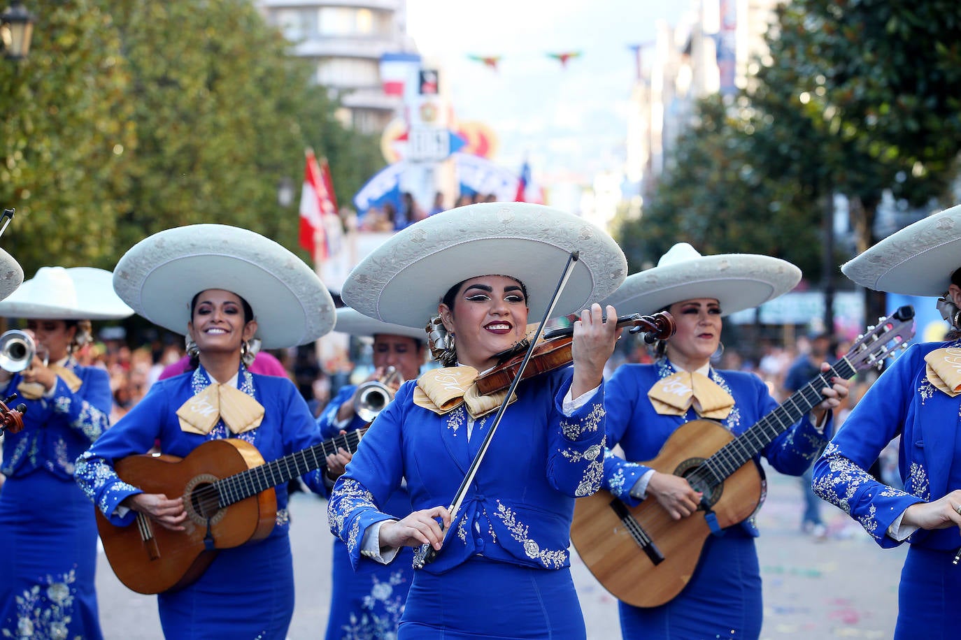 Fotos: Todas las imágenes del desfile del Día de América en Oviedo