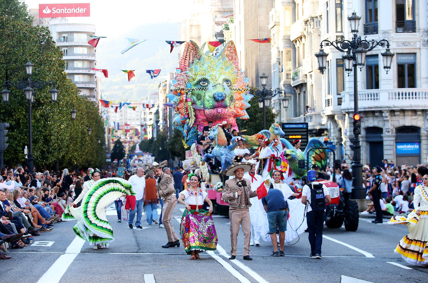 Fotos: Todas las imágenes del desfile del Día de América en Oviedo